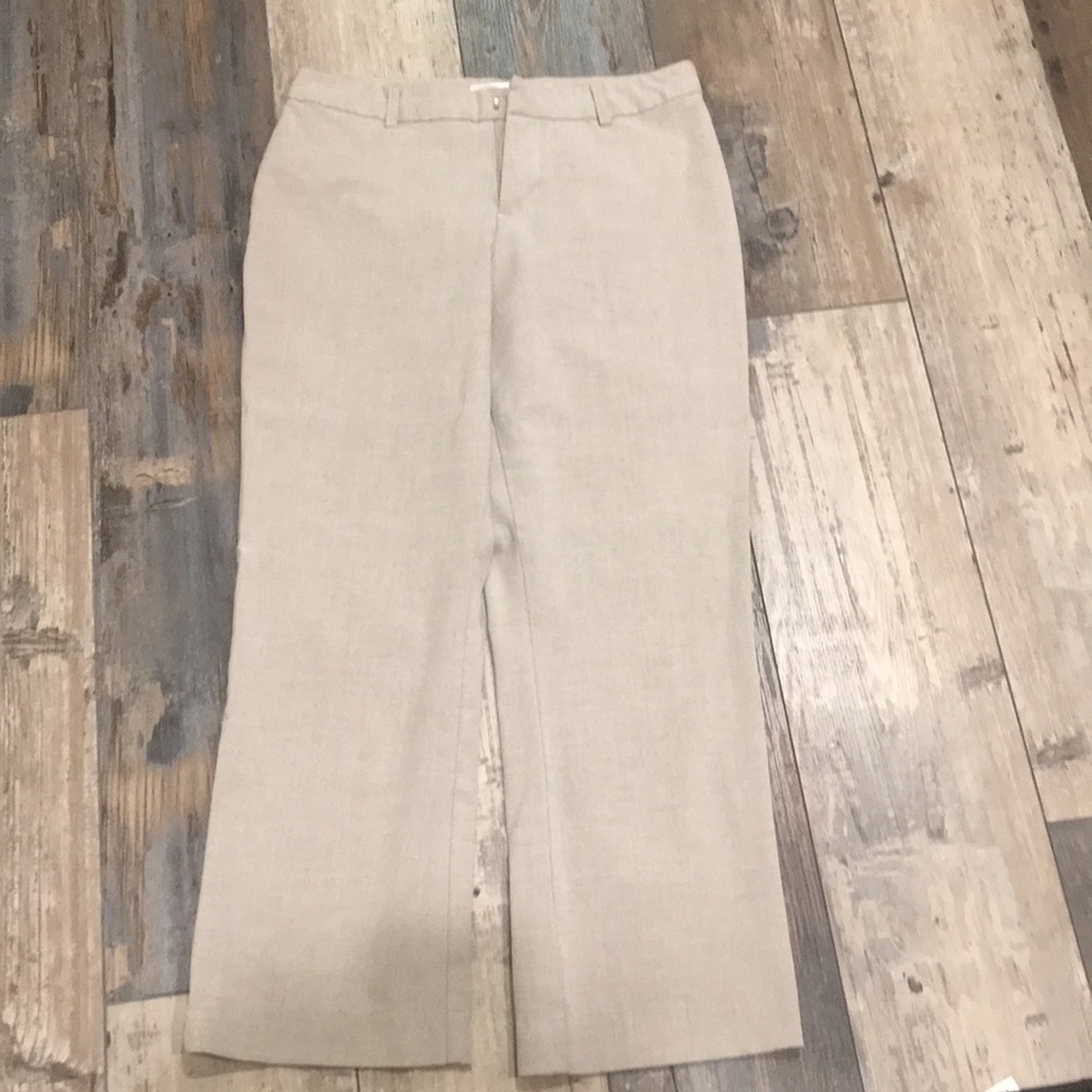 Old navy khaki colored Capri dress pant